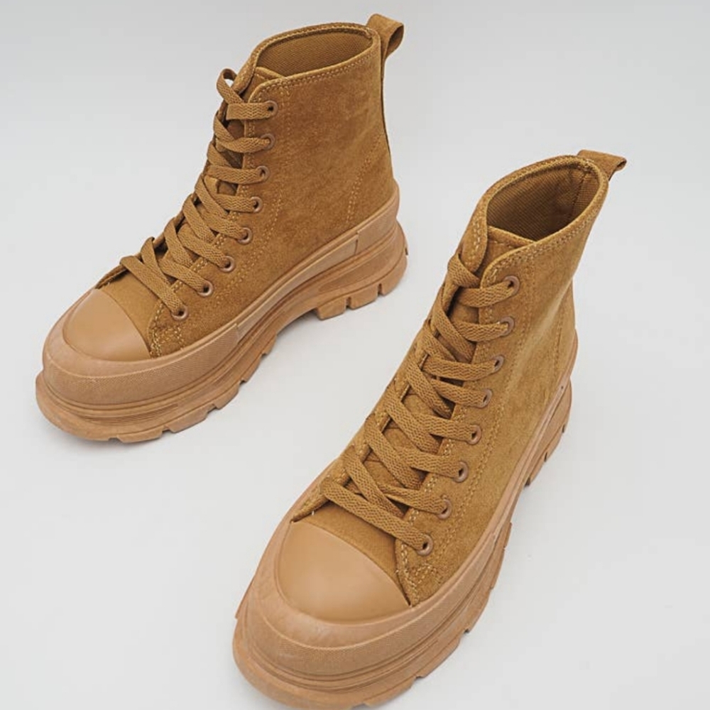 🆕️ Camel Rugged Sneaker Boots - Picture 2 of 3